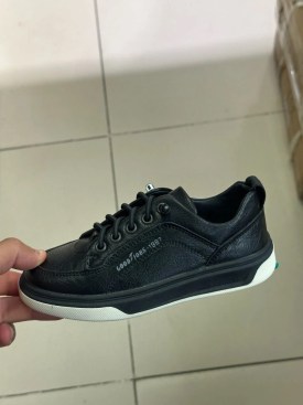 Кроссовки