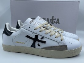 Кроссовки