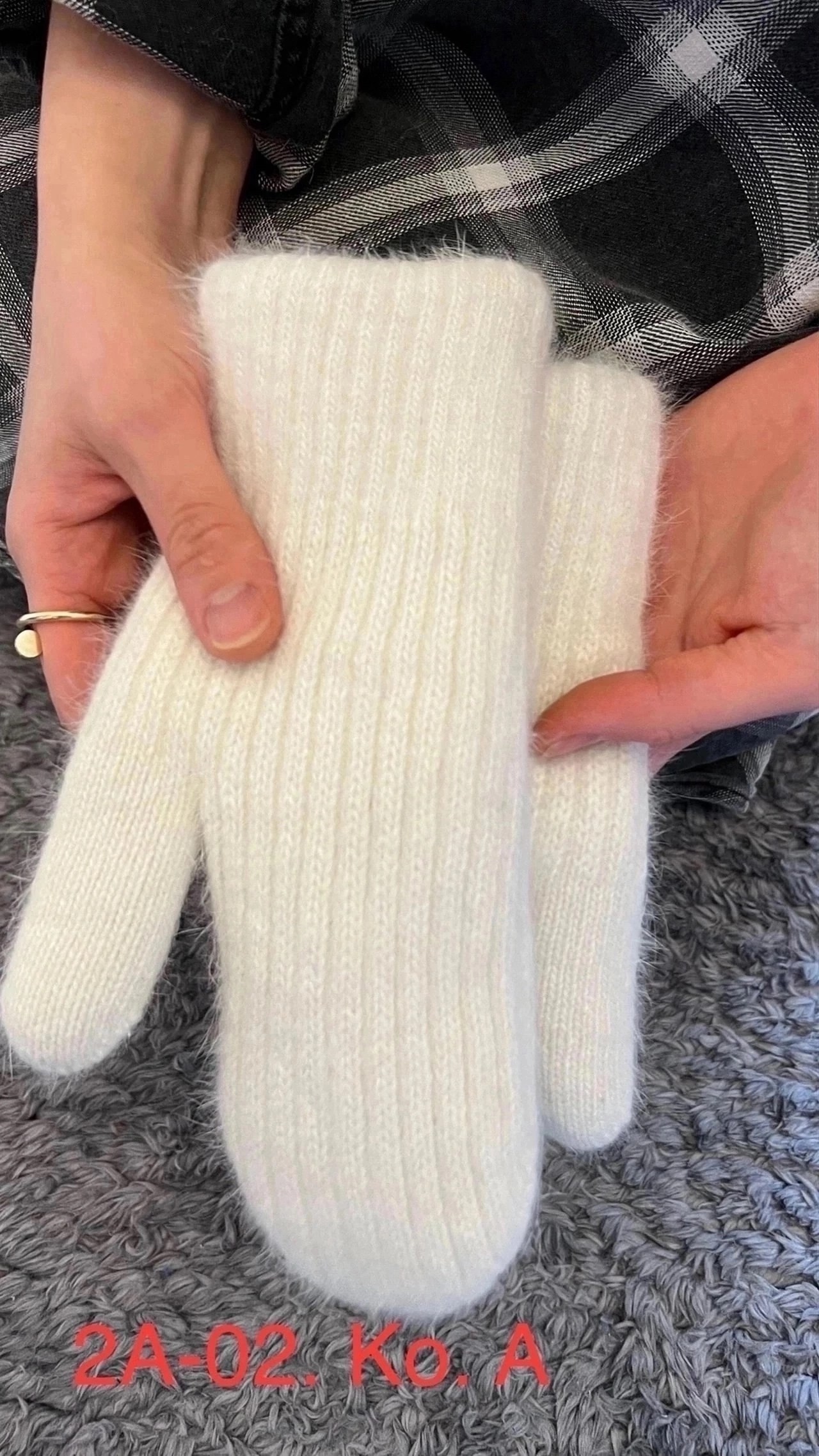 варежки женские,варежки белые,вязаные варежки,варежки из ангоры,женские вязаные варежки