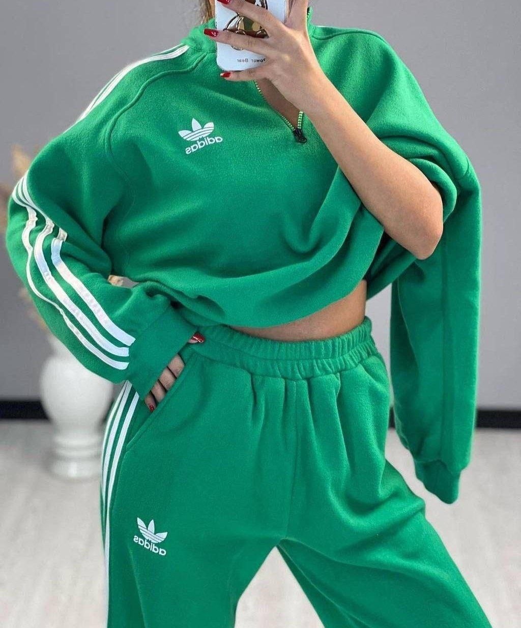 женский спортивный костюм adidas,женские спортивные костюмы,костюм адидас женский,зеленый костюм адидас,спортивные костюмы адидас