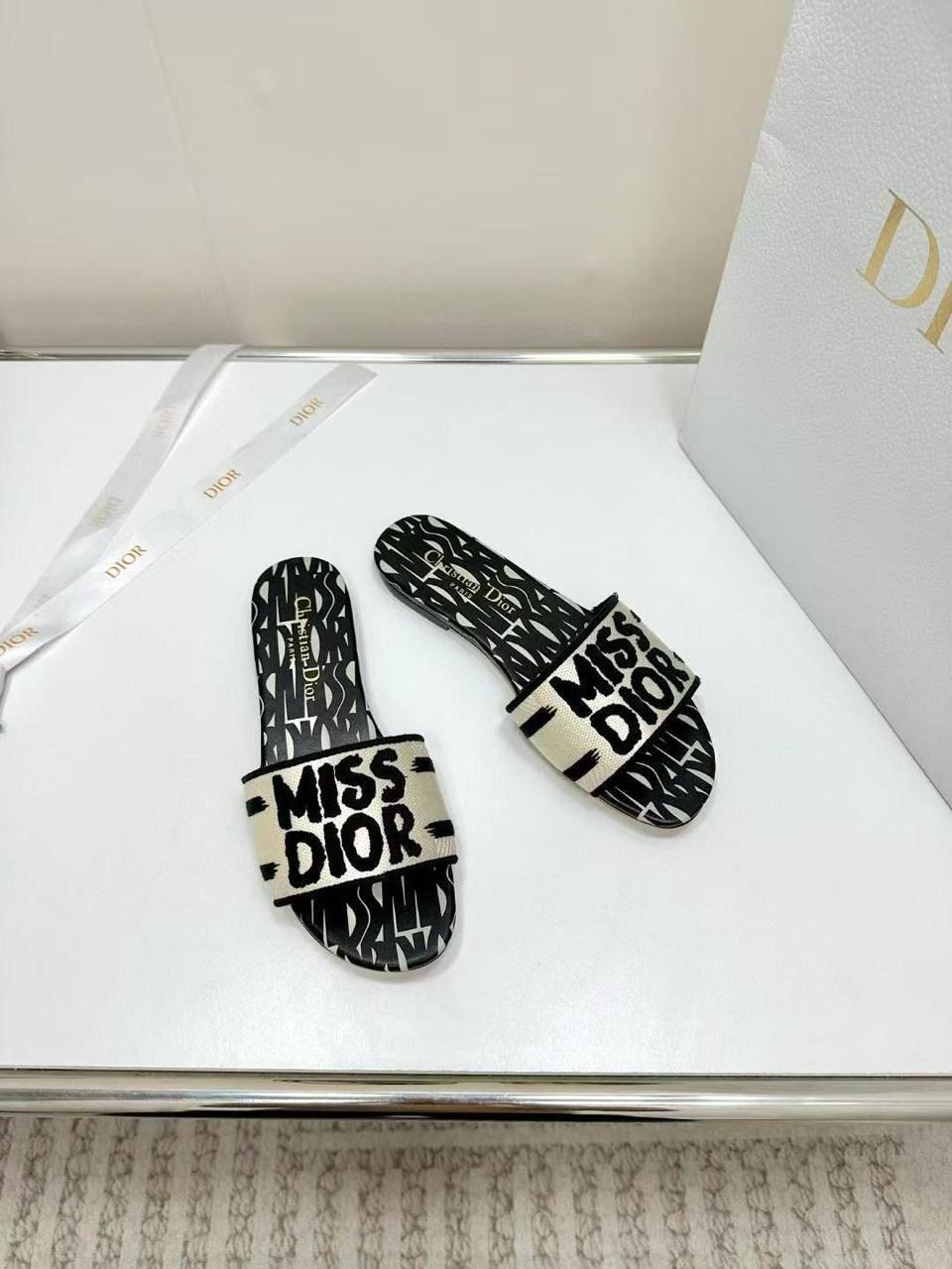 шлепанцы christian dior,,женские шлепанцы,тапки диор,кроссовки dior