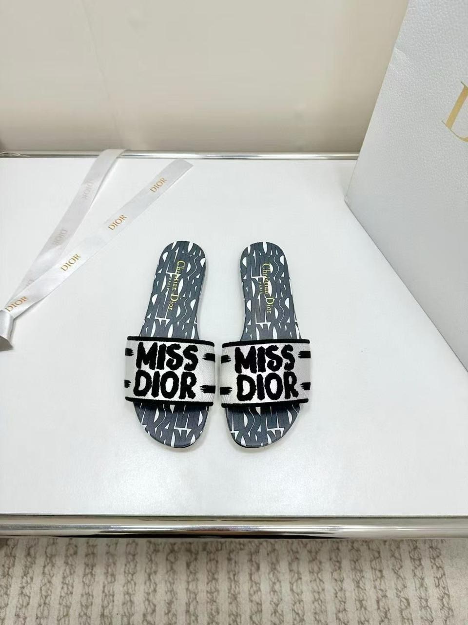 женские шлепанцы,шлепанцы christian dior,шлепки диор женские,сандалии,тапки диор