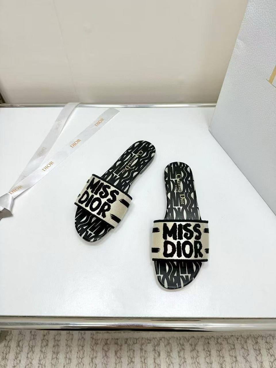 шлепанцы christian dior,,женские шлепанцы,тапки диор,кроссовки dior