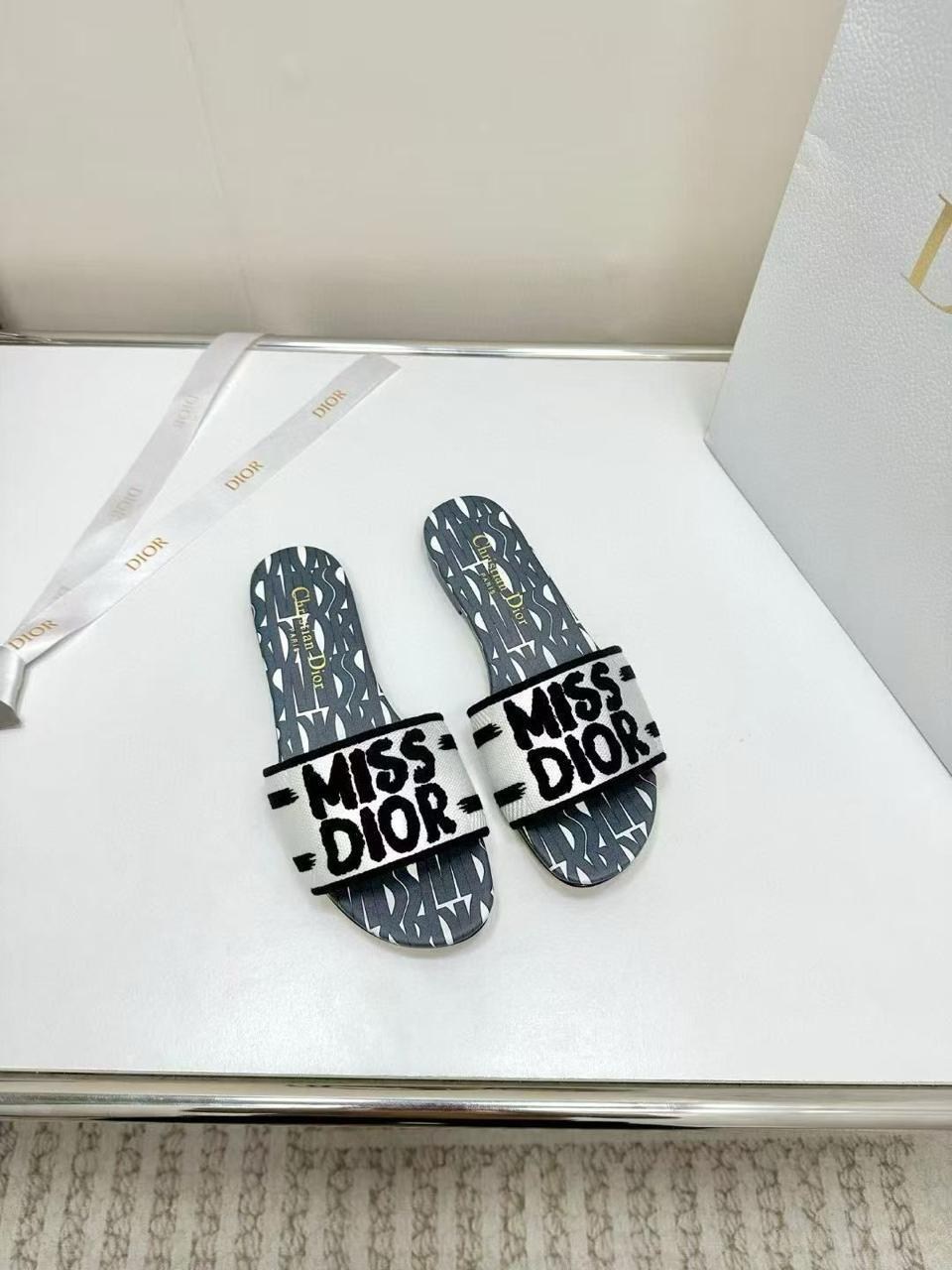 женские шлепанцы,шлепанцы christian dior,шлепки диор женские,сандалии,тапки диор