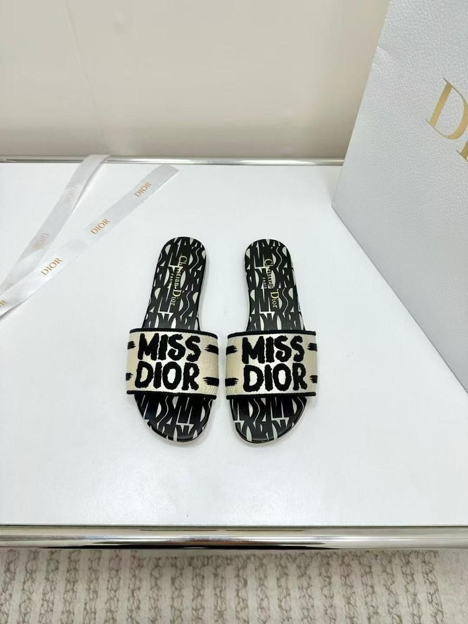шлепанцы christian dior,,женские шлепанцы,тапки диор,кроссовки dior