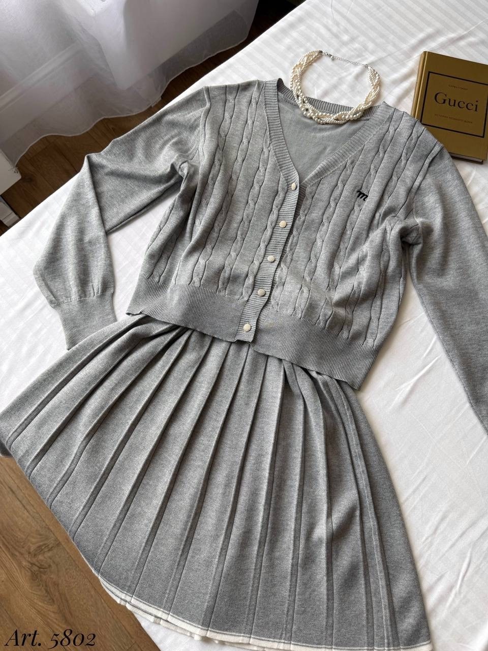 вязаные костюмы,трикотажные костюмы,костюм с юбкой,костюм с юбкой плиссе,вязанный костюм с юбкой