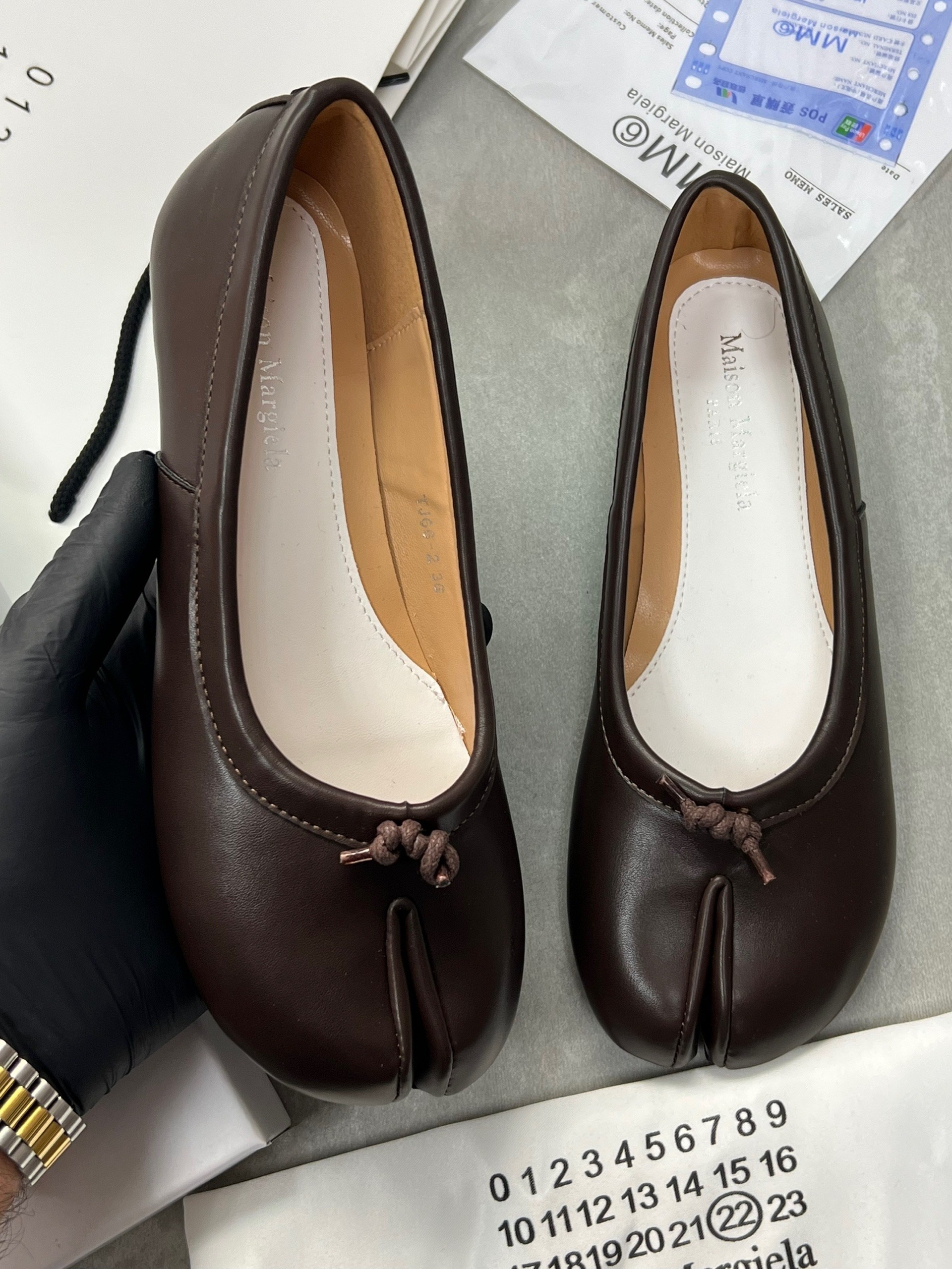 ,женские туфли на плоской подошве,туфли на плоской подошве,туфли maison margiela tabi,кожаные туфли на плоской подошве