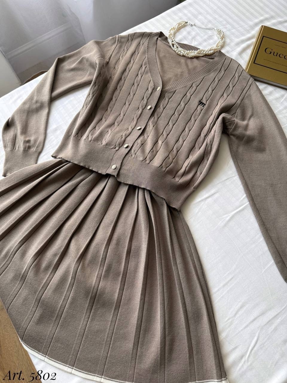 вязаные костюмы,трикотажные костюмы,костюм с юбкой,костюм с юбкой плиссе,вязанный костюм с юбкой