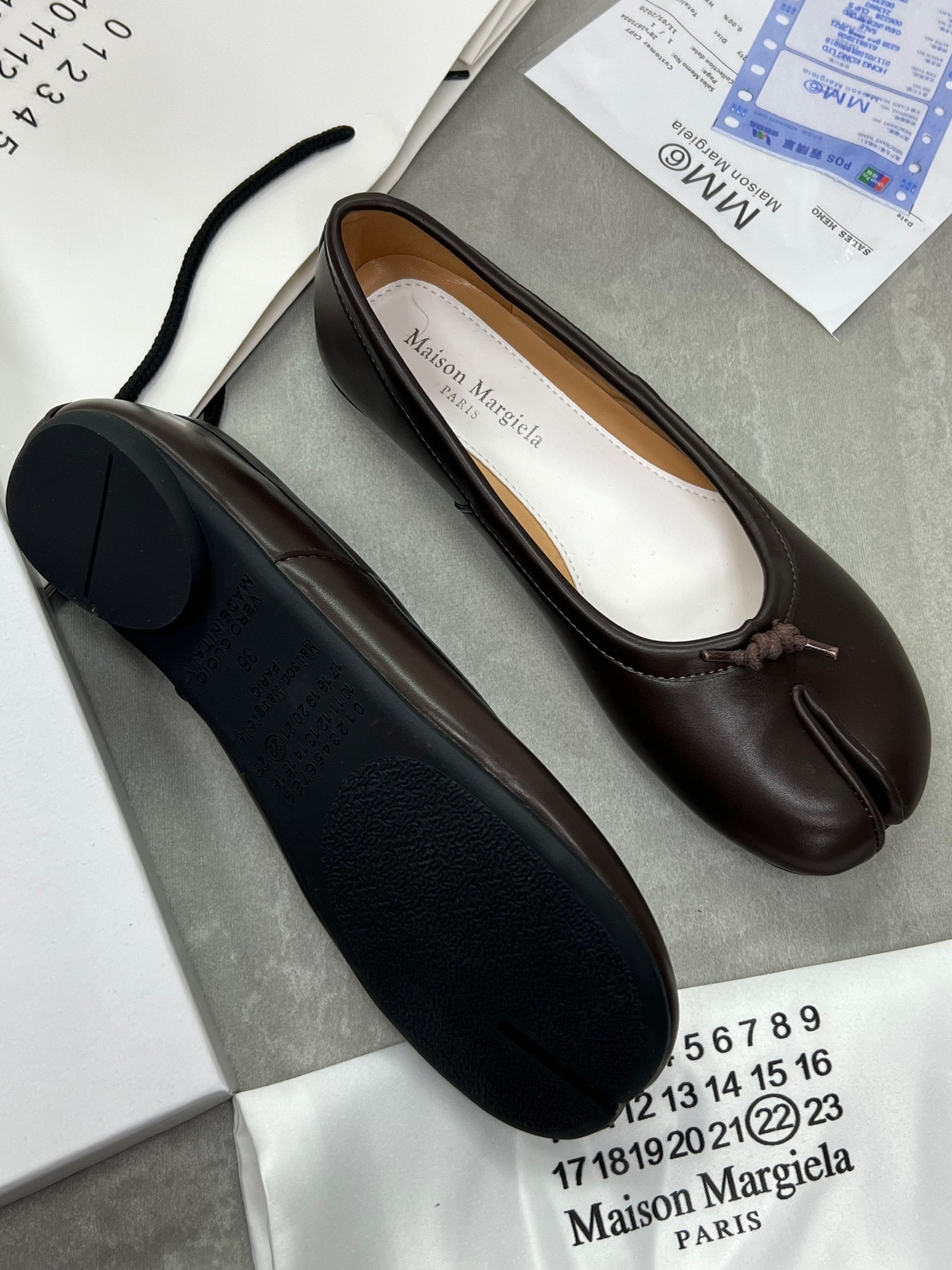 ,женские туфли на плоской подошве,туфли на плоской подошве,туфли maison margiela tabi,кожаные туфли на плоской подошве