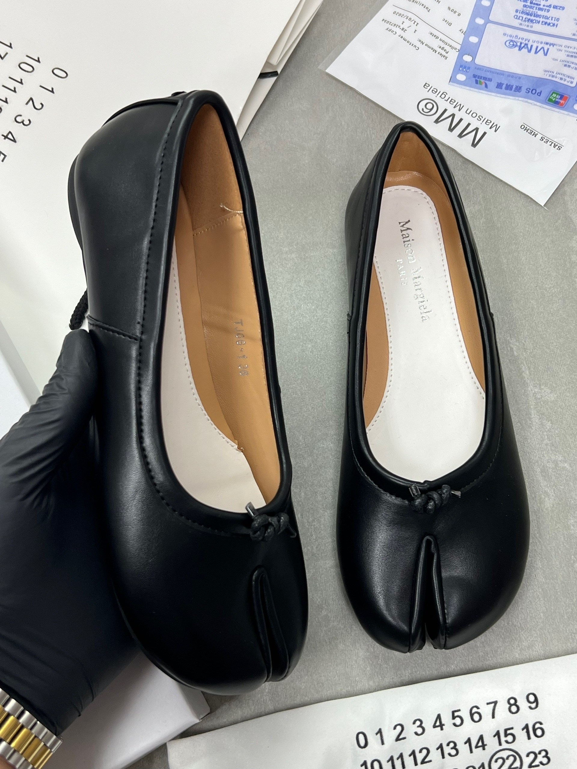 ,женские туфли на плоской подошве,туфли на плоской подошве,туфли maison margiela tabi,кожаные туфли на плоской подошве