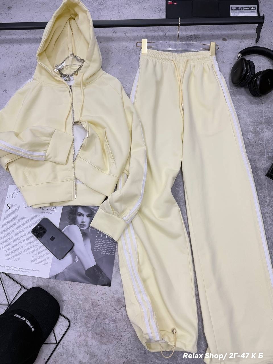 спортивные костюмы женские,трикотажные костюмы,костюм женские спортивные костюмы,толстовка адидас серая с полосками,костюм спортивный