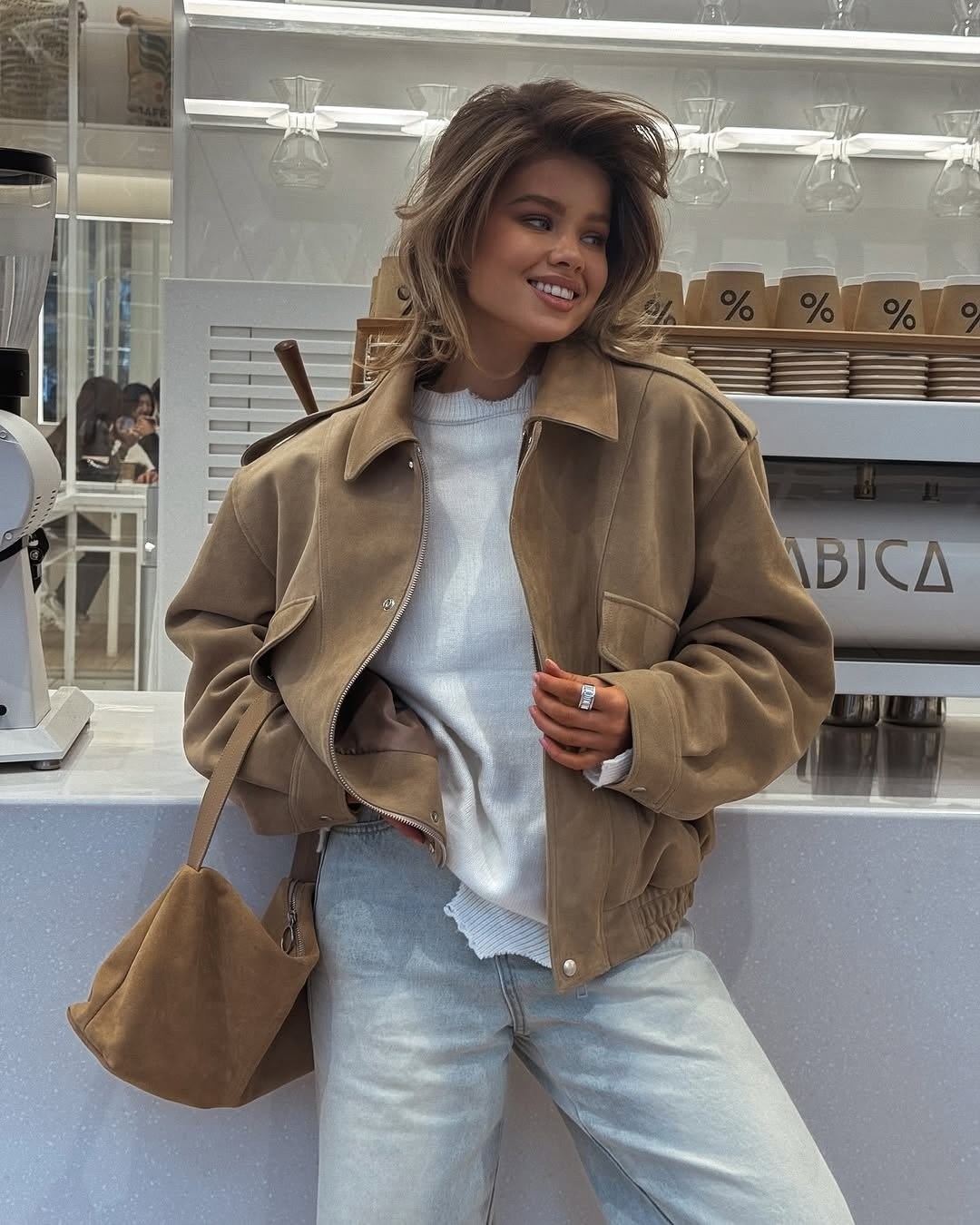 куртка модная,замшевая куртка,куртка бомбер оверсайз,куртка бомбер,куртка женская бомбер