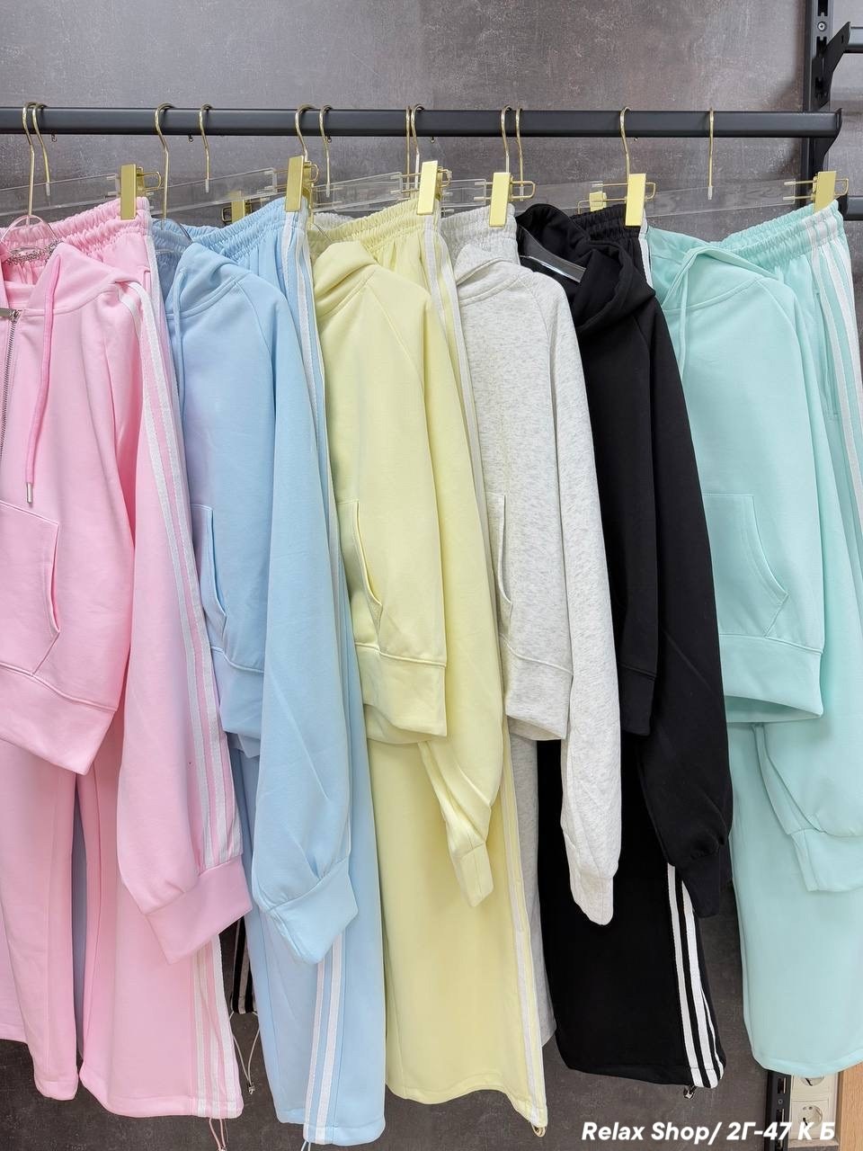 спортивные костюмы женские,трикотажные костюмы,костюм женские спортивные костюмы,толстовка адидас серая с полосками,костюм спортивный