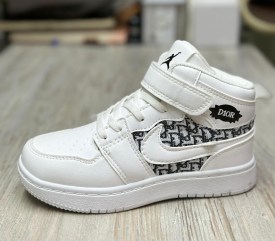 Кроссовки
