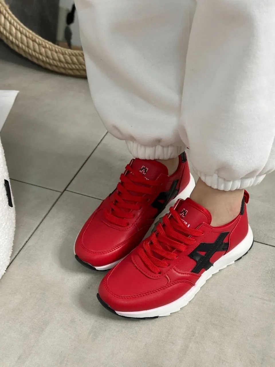 кроссовки эко,кроссовки эко кожа, женская кроссовки,,красные кроссовки