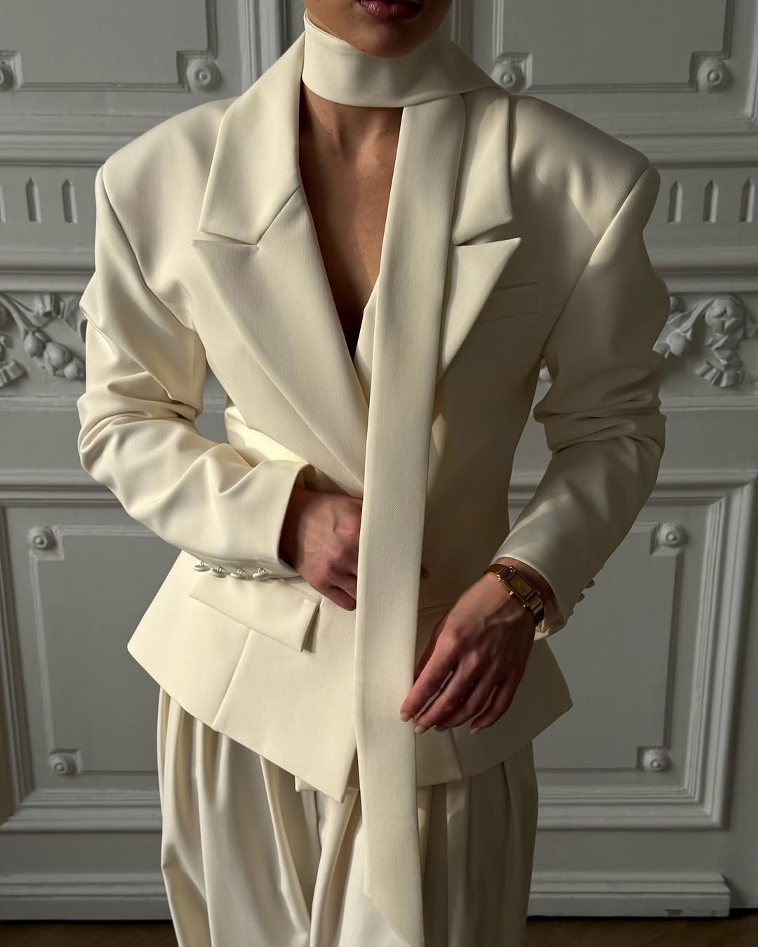 элегантный брючный костюм,брючный костюм женский,элегантные брюки,белый женский костюм,белые костюмы