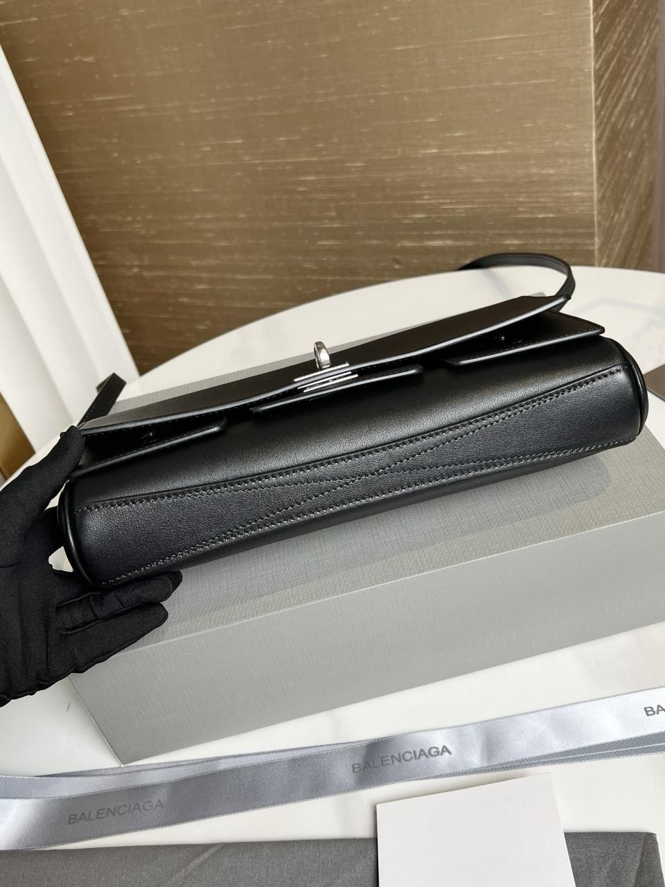 сумка balenciaga,сумка женская balenciaga,черная женская кожаная сумка balenciaga,balenciaga сумка на плечо,balenciaga balenciaga