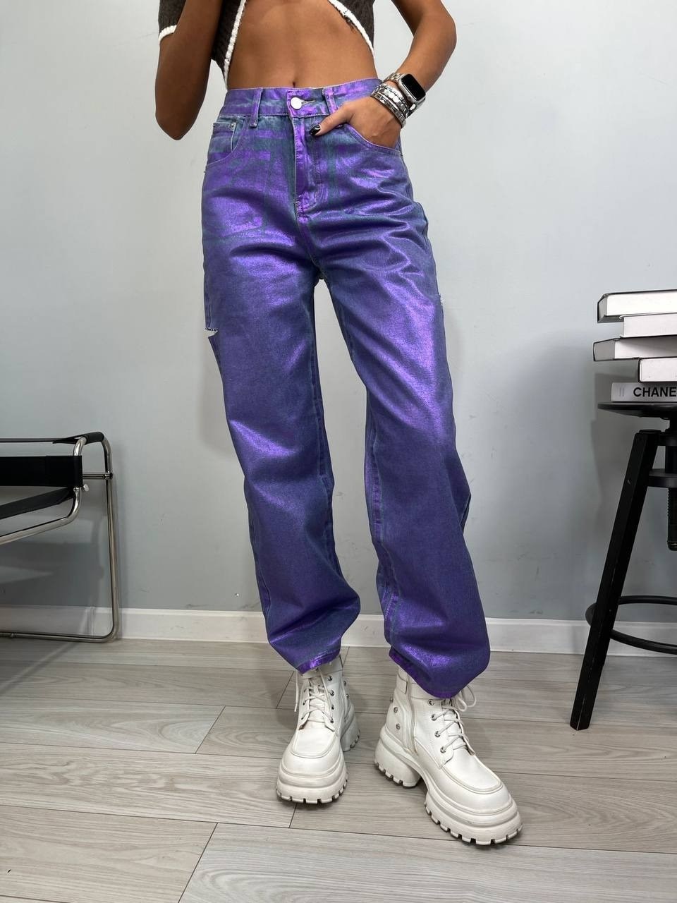 фиолетовые джинсы,фиолетовые джинсы женские,фиолетовые широкие джинсы,сиреневые джинсы,женские джинсы