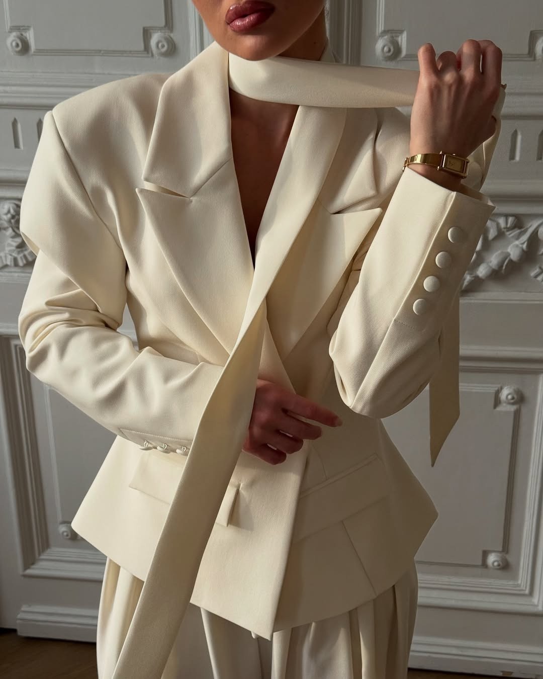 элегантный брючный костюм,брючный костюм женский,элегантные брюки,белый женский костюм,белые костюмы