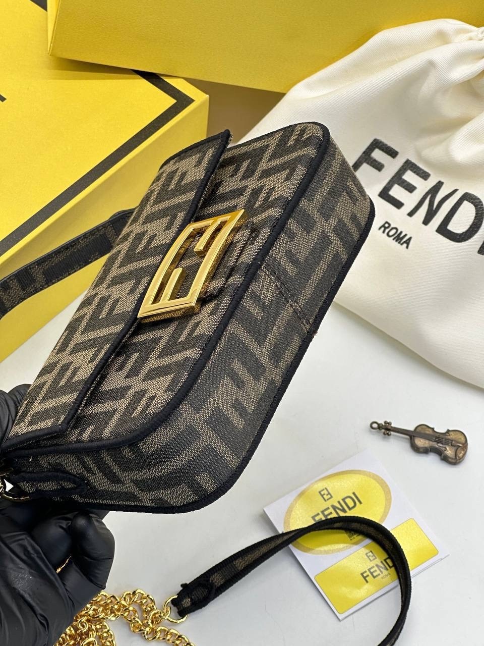 женская сумка fendi,сумка fendi baguette,сумка фенди,cумка fendi,fendi сумка на плечо