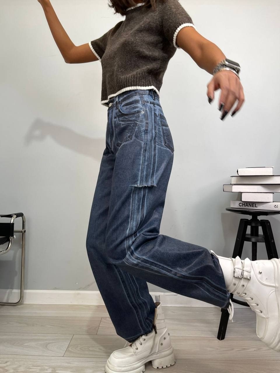 фиолетовые джинсы,фиолетовые джинсы женские,фиолетовые широкие джинсы,сиреневые джинсы,женские джинсы