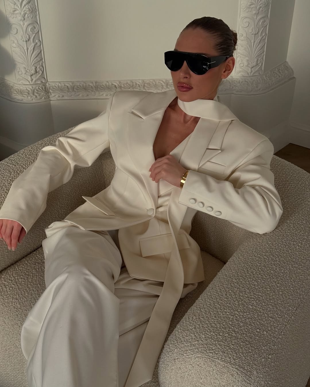 элегантный брючный костюм,брючный костюм женский,элегантные брюки,белый женский костюм,белые костюмы