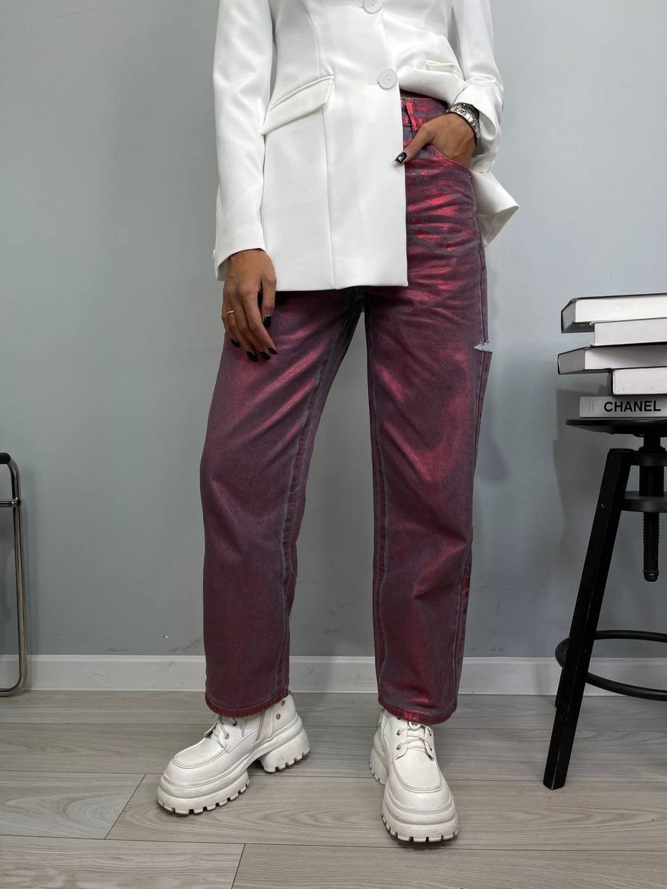 фиолетовые джинсы,фиолетовые джинсы женские,фиолетовые широкие джинсы,сиреневые джинсы,женские джинсы