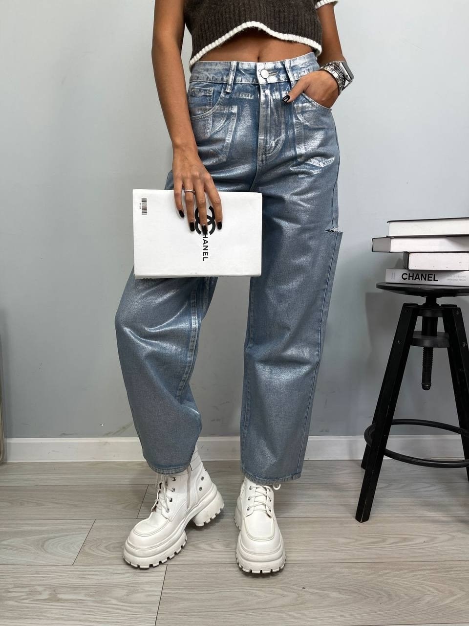 фиолетовые джинсы,фиолетовые джинсы женские,фиолетовые широкие джинсы,сиреневые джинсы,женские джинсы