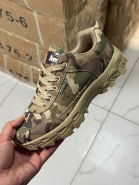 Кроссовки