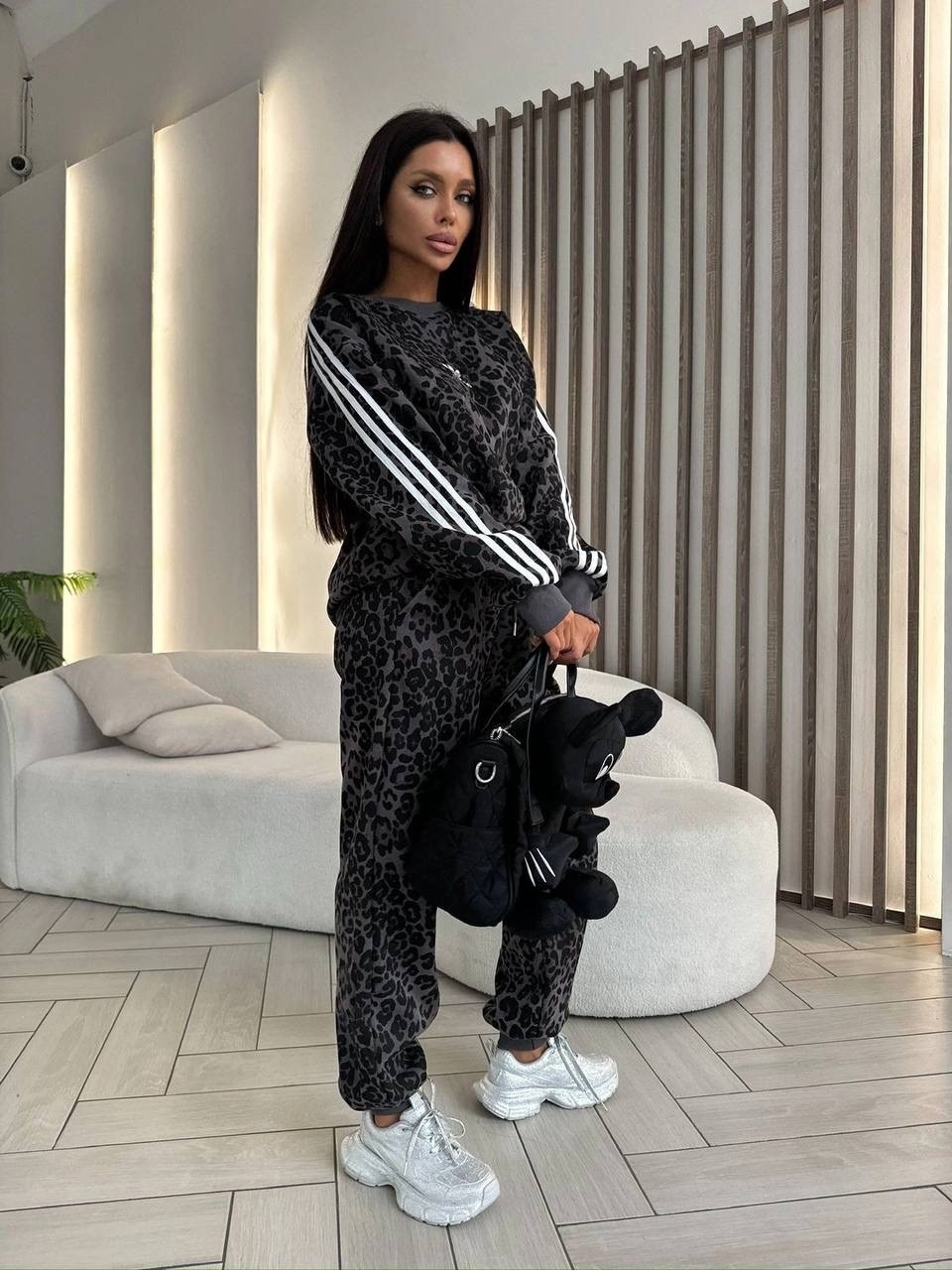 костюм спортивный,женские спортивные костюмы,костюм спортивный велюровый,трикотажные костюмы,костюм с принтом