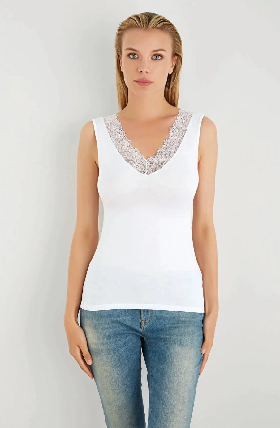 майка женская,женская бельевая майка,майка женская на тонких бретелях,белая женская майка,женская нижнее белье