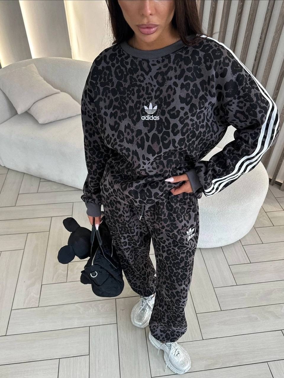 костюм спортивный,женские спортивные костюмы,костюм спортивный велюровый,трикотажные костюмы,костюм с принтом