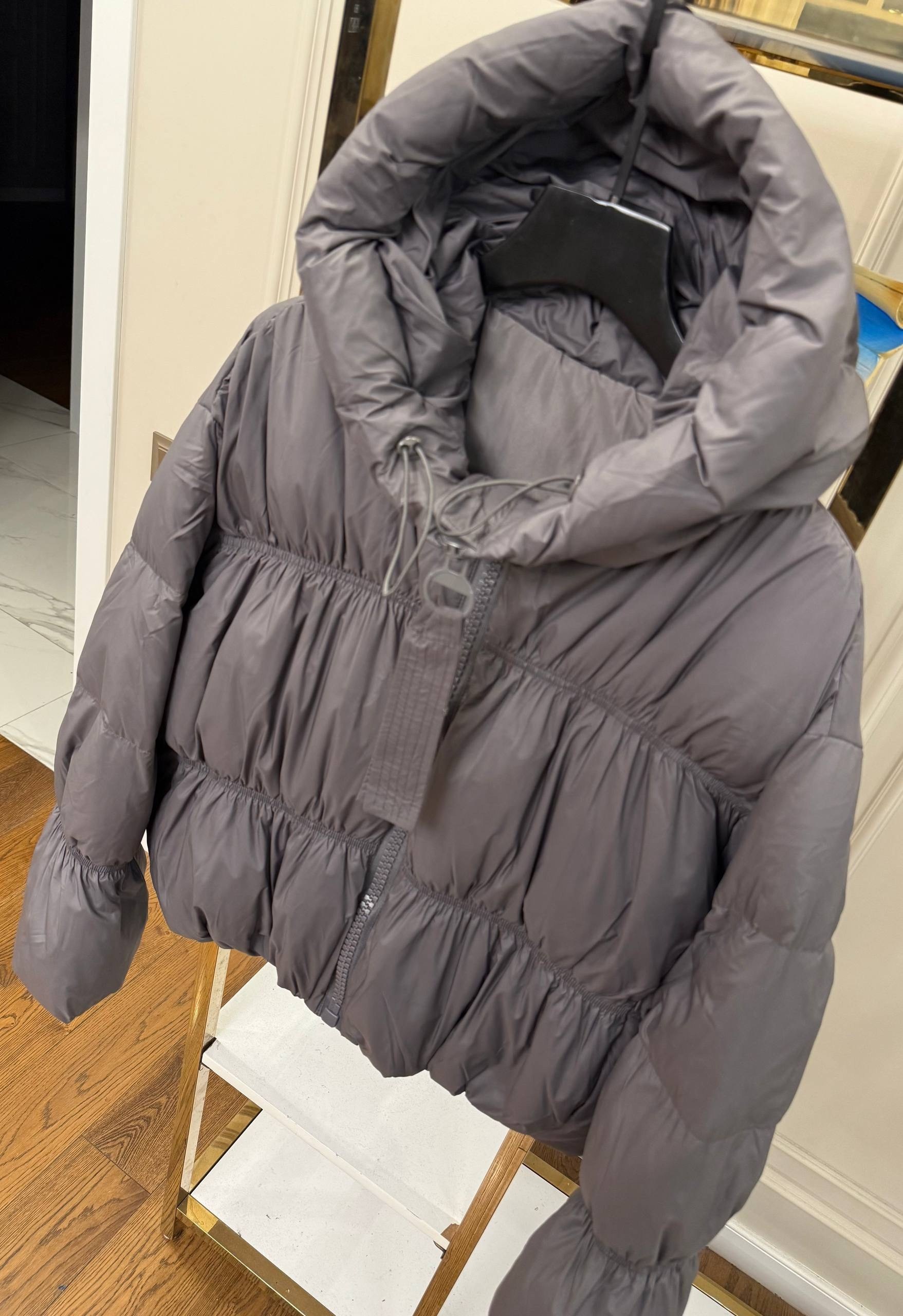 короткая куртка пуховик с капюшоном,куртка пуховик короткая,пуховик короткий женский,куртка с капюшоном короткая,куртка теплая