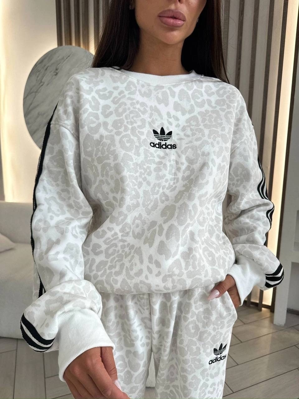 костюм спортивный,женские спортивные костюмы,костюм спортивный велюровый,трикотажные костюмы,костюм с принтом