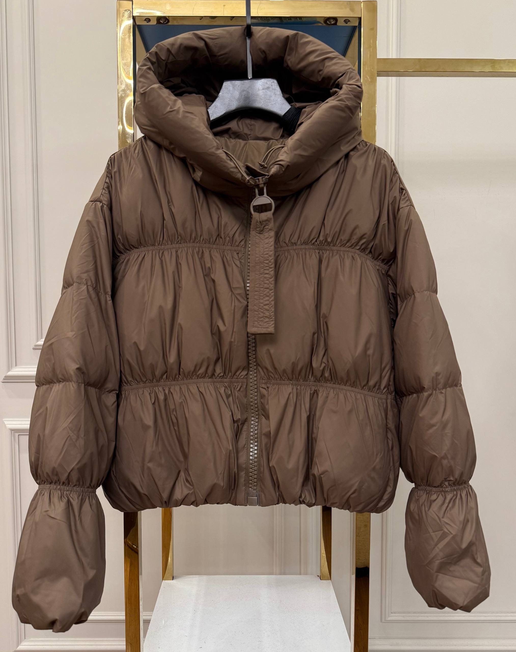 короткая куртка пуховик с капюшоном,куртка пуховик короткая,пуховик короткий женский,куртка с капюшоном короткая,куртка теплая