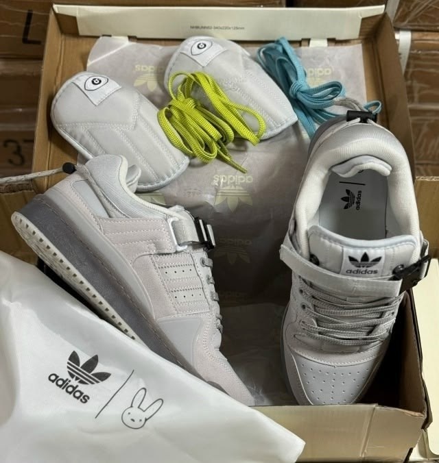 кроссовки bad bunny x adidas forum buckle low,adidas forum low bad bunny grey,кроссовки adidas,оригинальные кроссовки adidas,adidas forum low grey