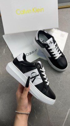 Кроссовки