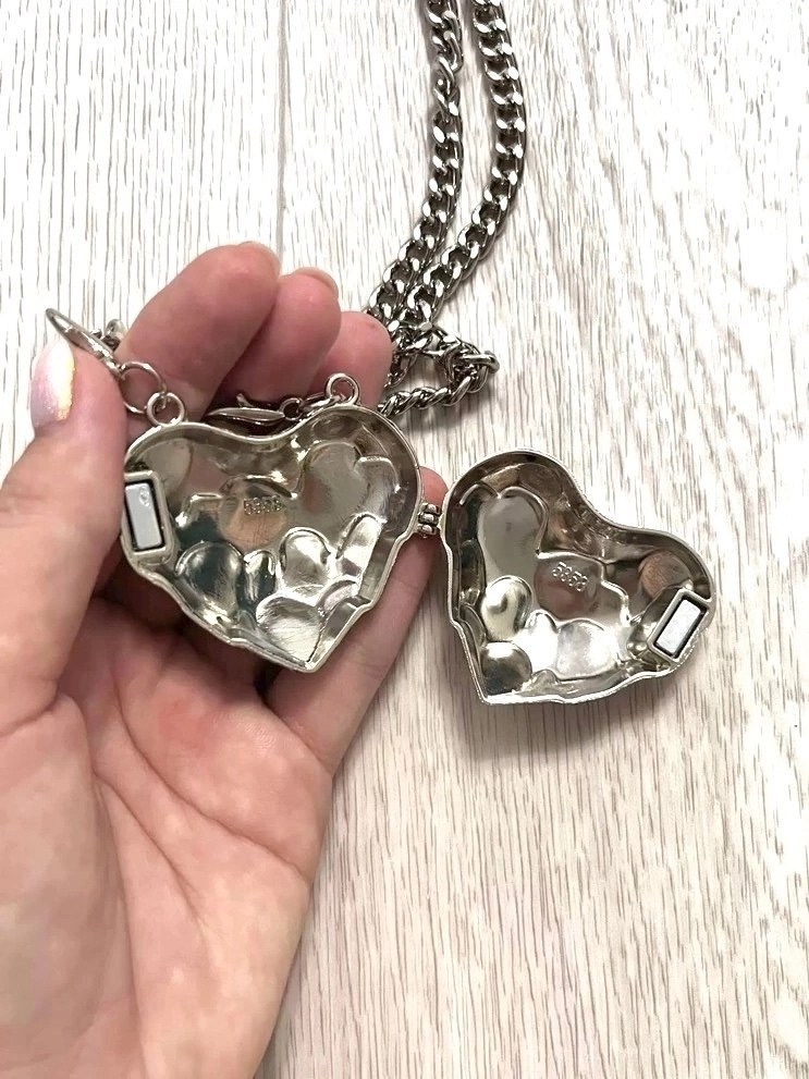 сумка через плечо с жемчужной цепочкой,сумка через плечо с цепочкой,сумка на цепочке,цепочка сотуар,цепочка женская