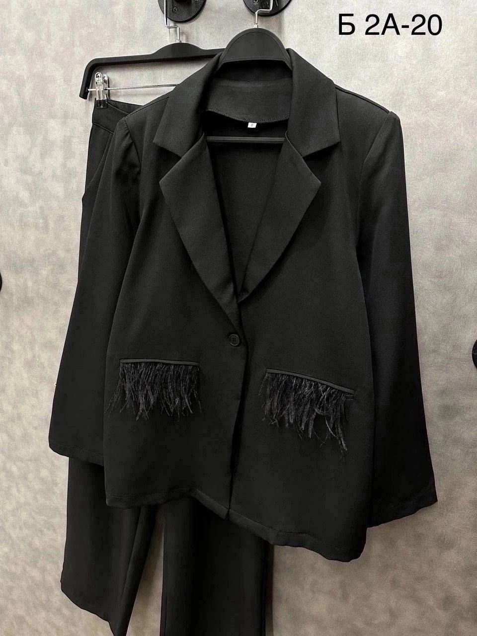 женские брючные костюмы,стильные костюмы,модные костюмы,брючный костюм с перьями,женский брючный костюм двойка