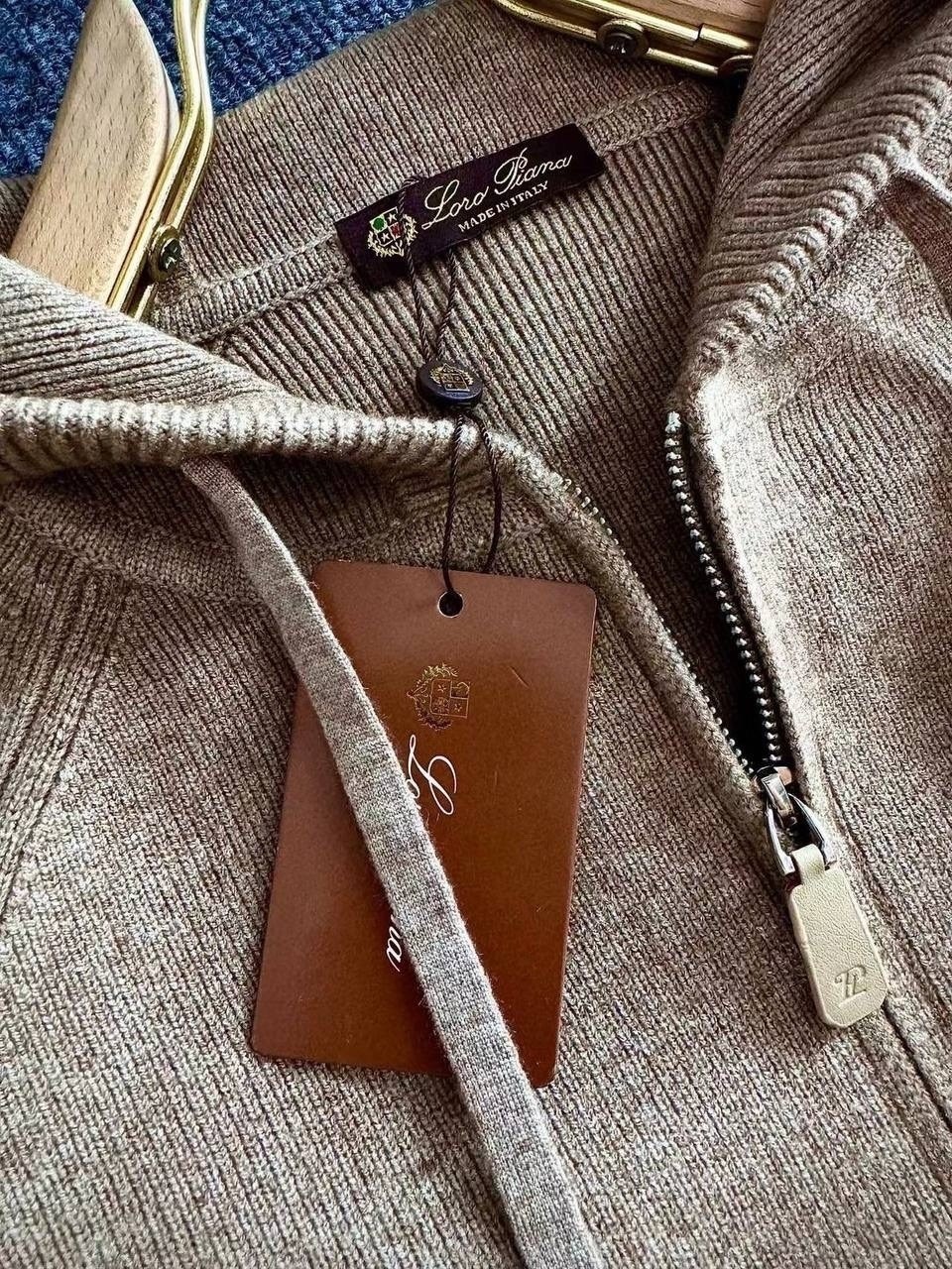 кофта с капюшоном,свитера с капюшоном,вязаные кардиганы,вязаные костюмы,кардиган с капюшоном