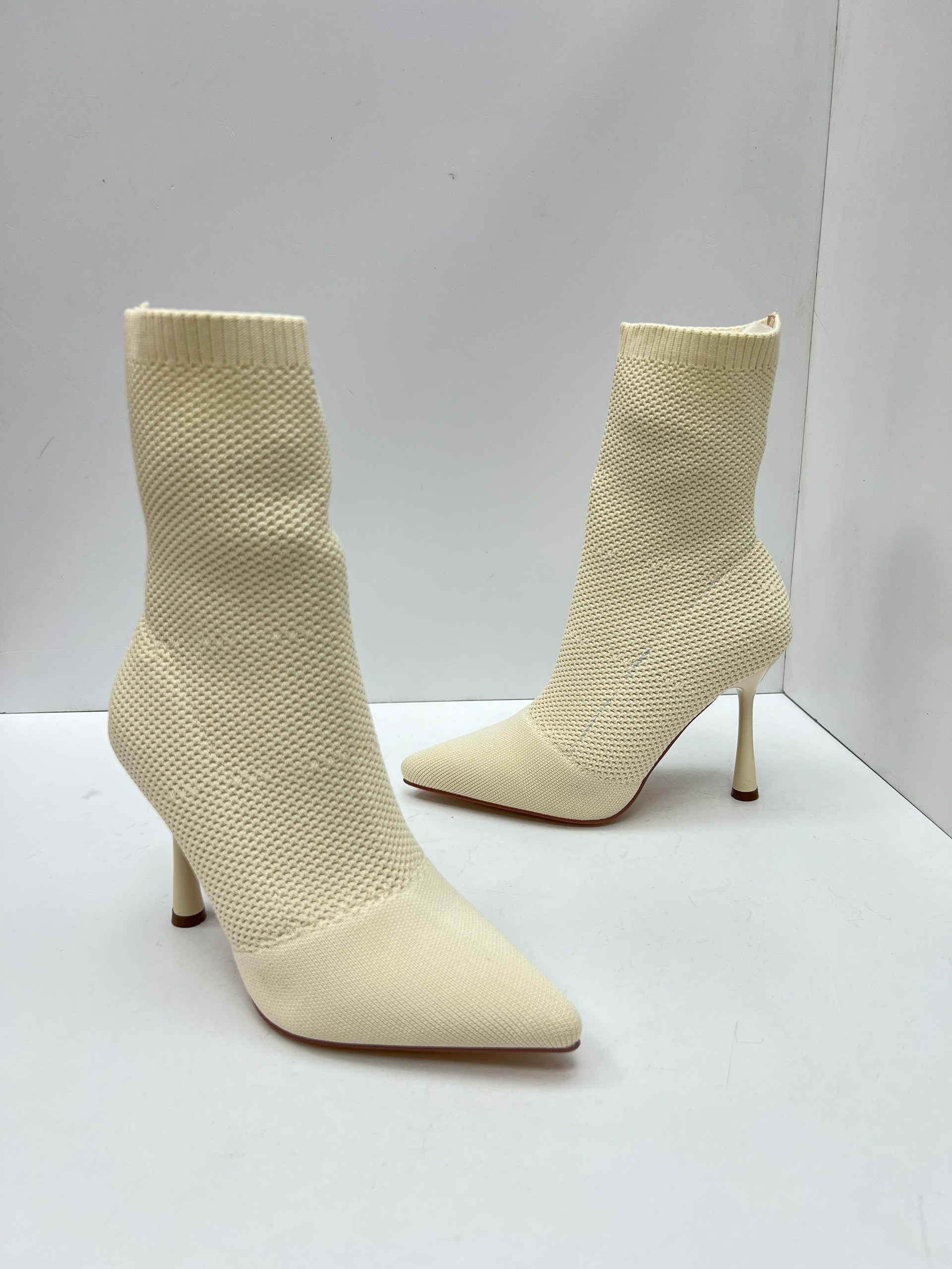 ,женские ботильоны,стильные ботильоны,женские полусапожки,бежевые ботильоны