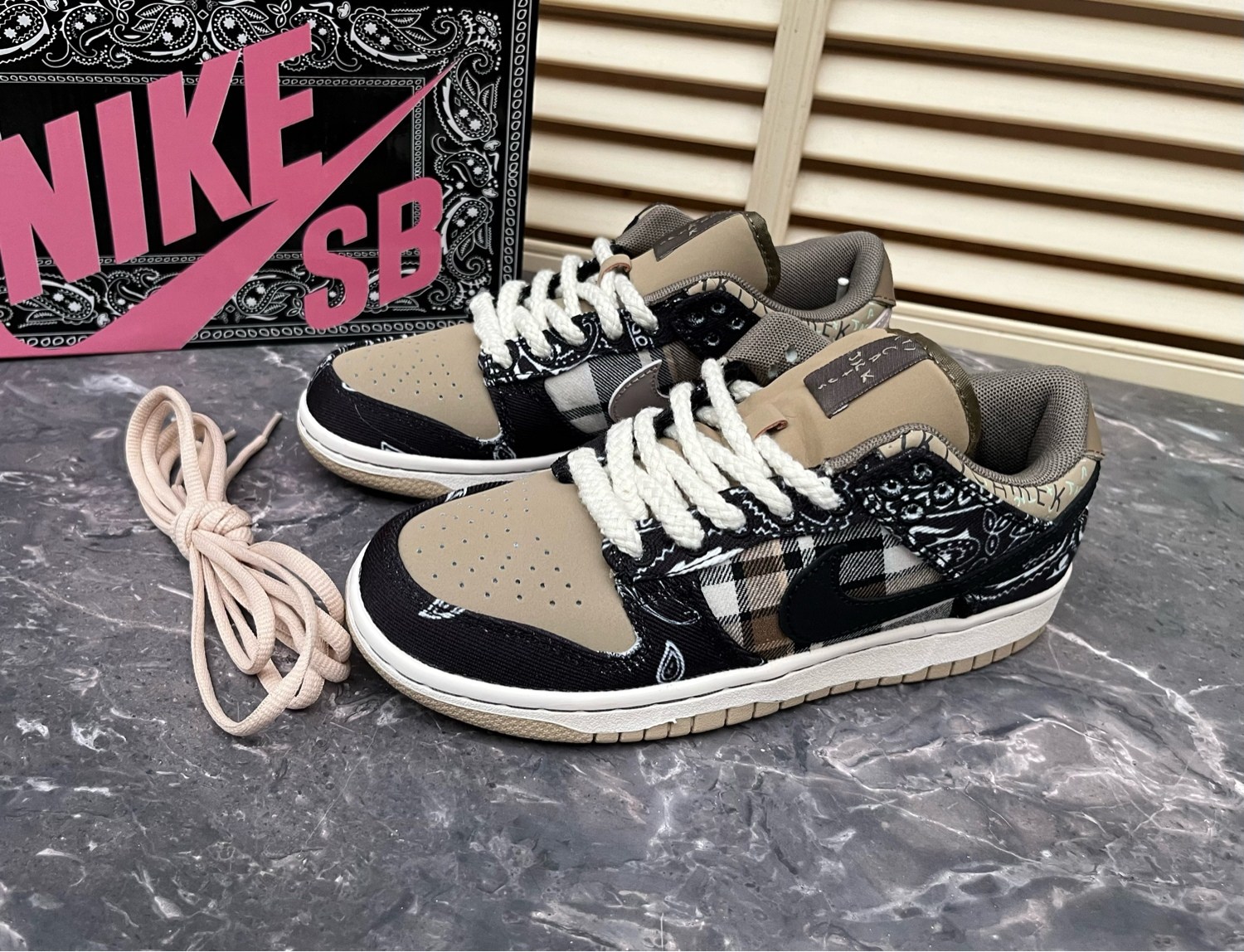 кроссовки nike sb dunk low travis scott,nike sb dunk low x travis scott,travis scott nike sb dunk low,кроссовки найк sb dunk low x travis scott,кроссовки nike sb dunk low x travis scott