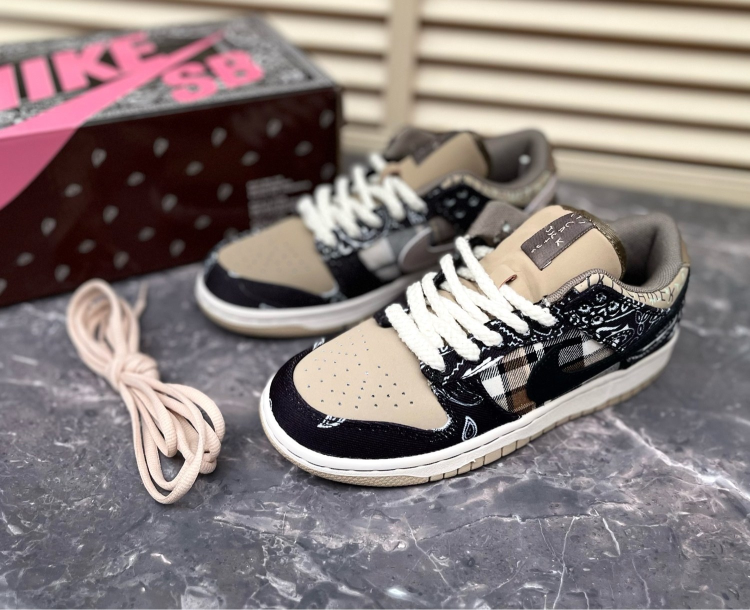 кроссовки nike sb dunk low travis scott,nike sb dunk low x travis scott,travis scott nike sb dunk low,кроссовки найк sb dunk low x travis scott,кроссовки nike sb dunk low x travis scott