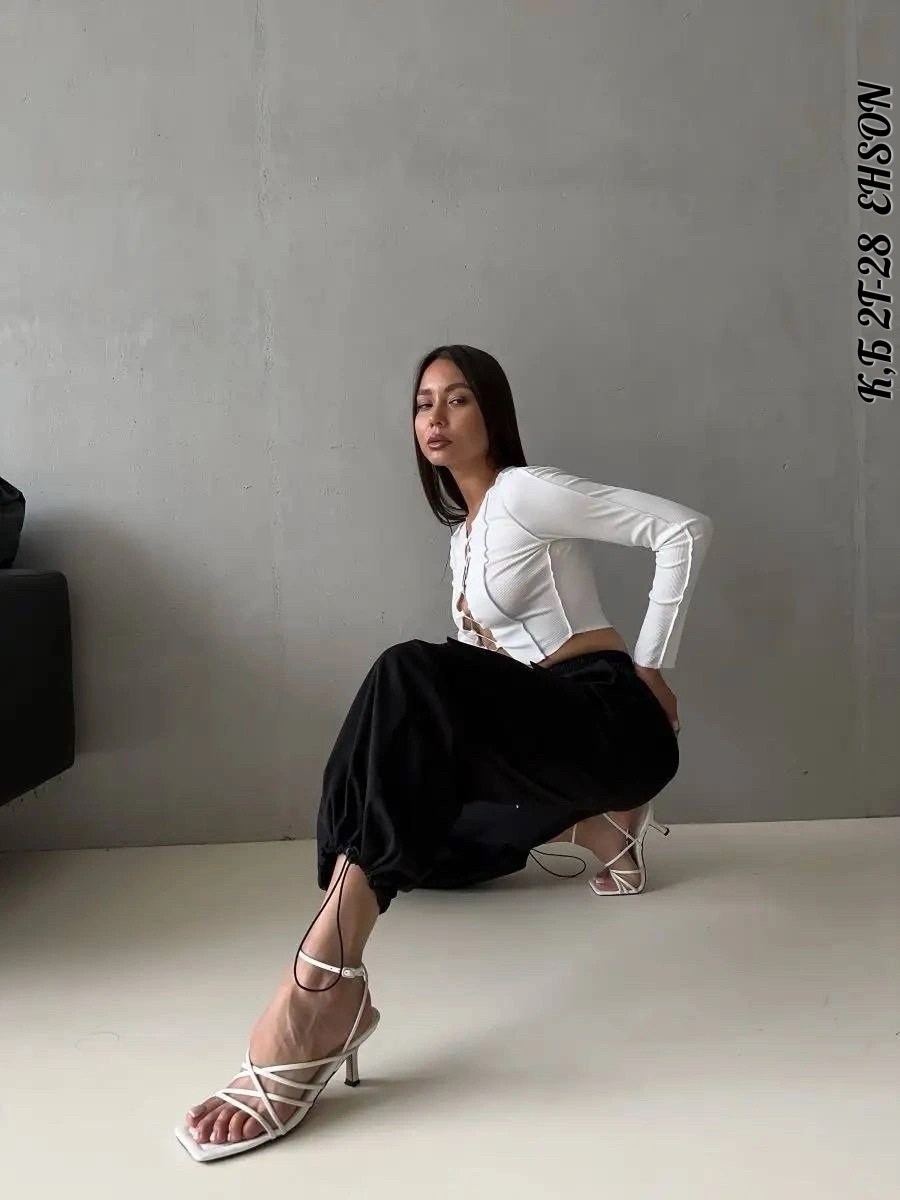 джинсы брюки,женские брюки,модные позы,