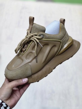 Кроссовки