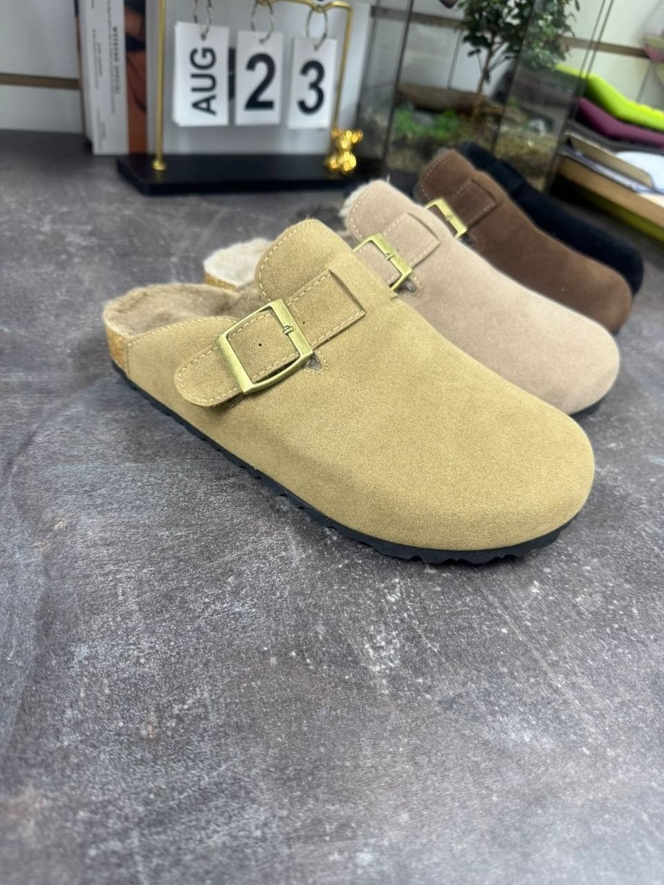 ,модные шлепанцы,тапочки замшевые,модные тапочки,тапочки мужские