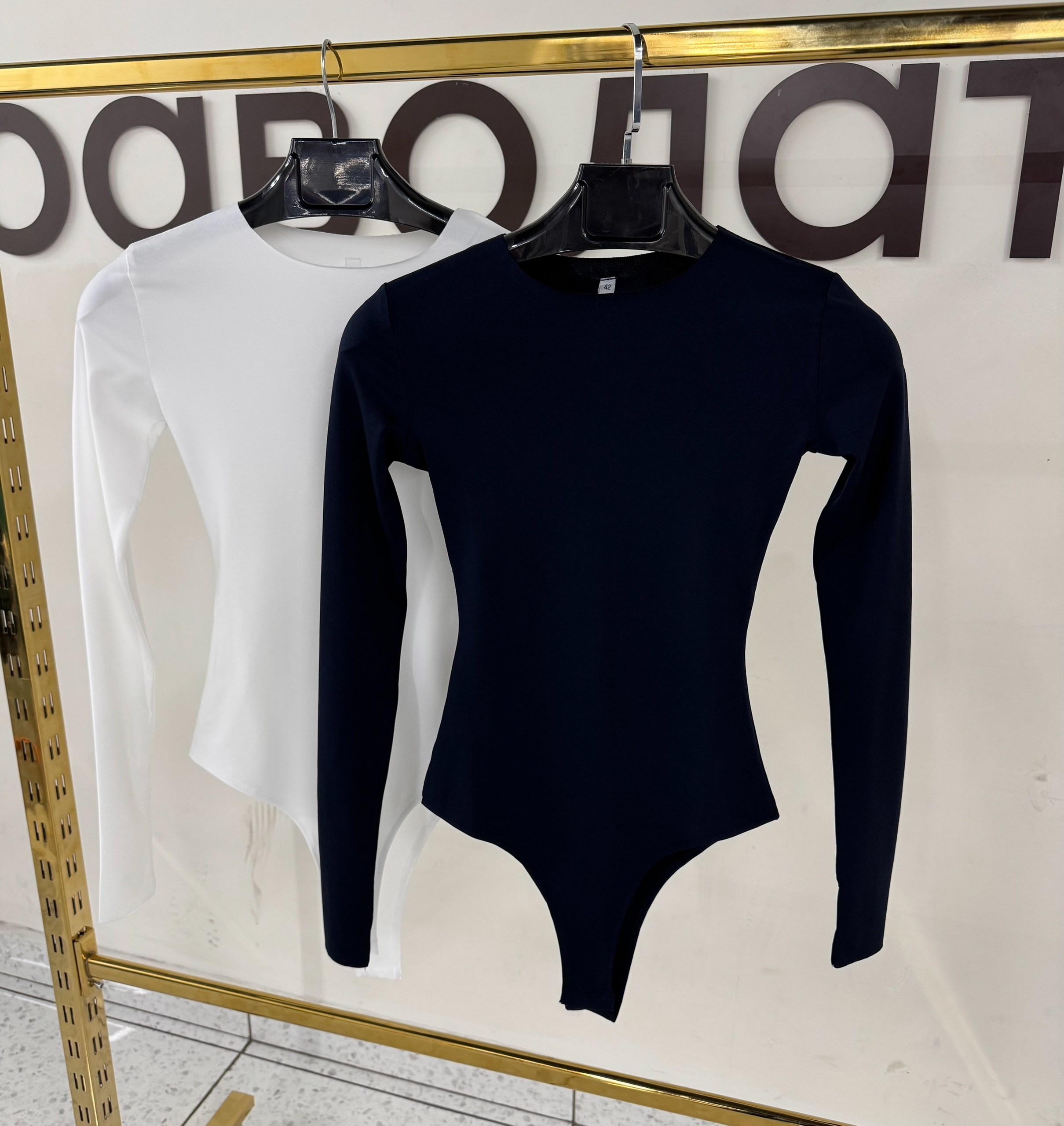 боди женская,женское боди с длинным рукавом,боди с длинными рукавами,белое боди,стильное боди