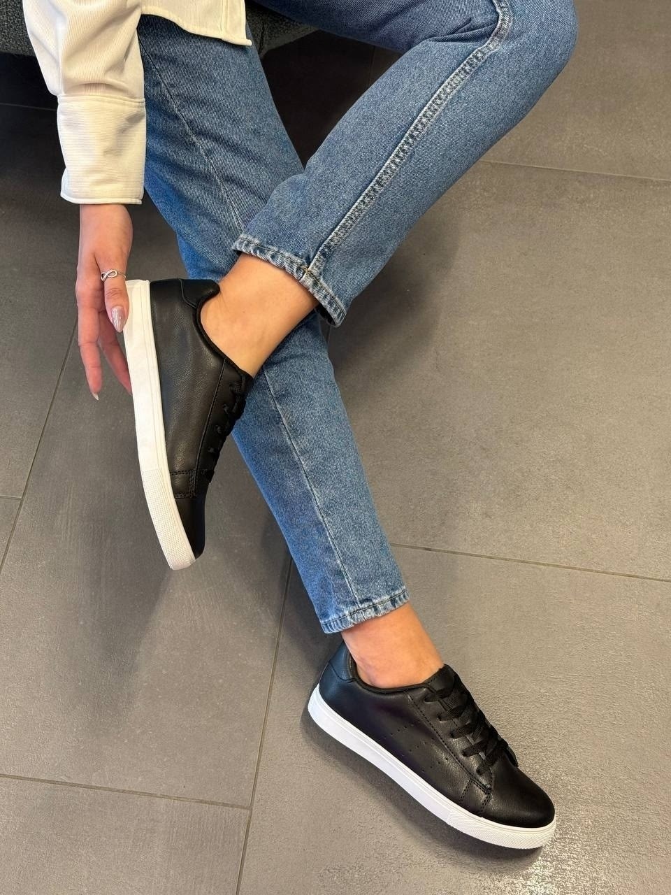 ,кроссовки черные,кожаные кроссовки экко,кеды черные женские,повседневные кроссовки