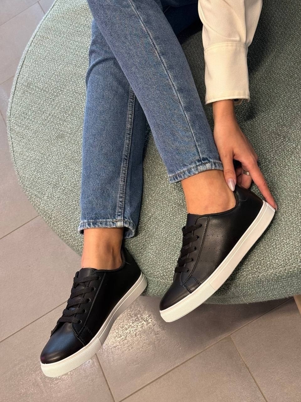 ,кроссовки черные,кожаные кроссовки экко,кеды черные женские,повседневные кроссовки