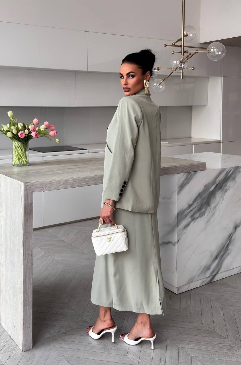 элегантные наряды,стильные образы,атласное платье с пиджаком,стильные наряды